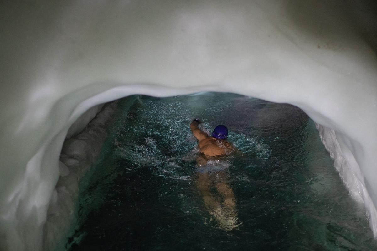 Ice swimming, il nuoto in acque gelide arriva in Italia, ed è tendenza
