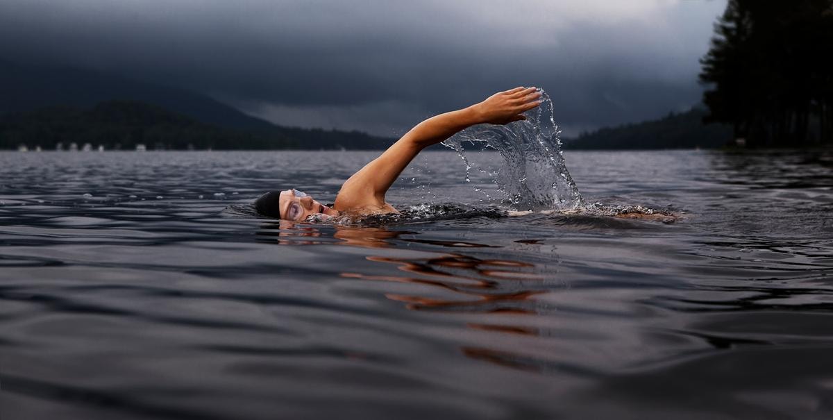 Ice swimming, il nuoto in acque gelide arriva in Italia, ed è tendenza