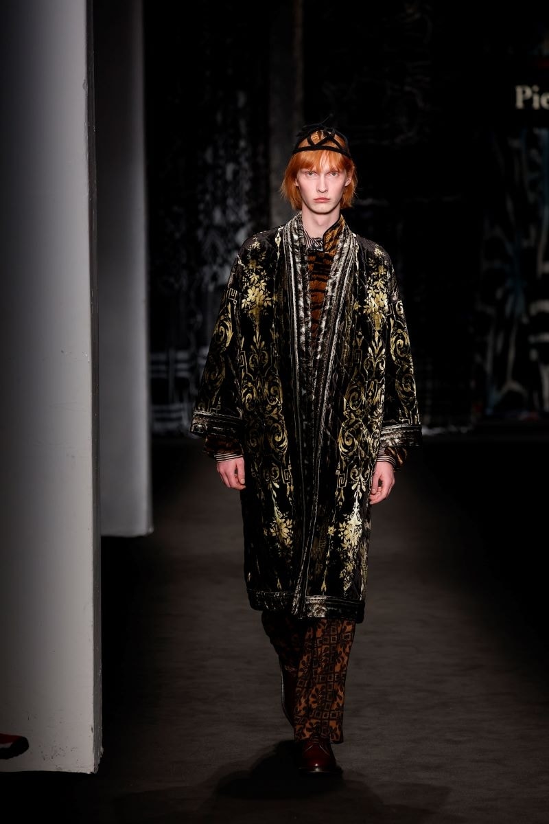 Un look Pierre-Louis Mascia fall-winter 2025/2026 (ph Francesc Ten/MFF)