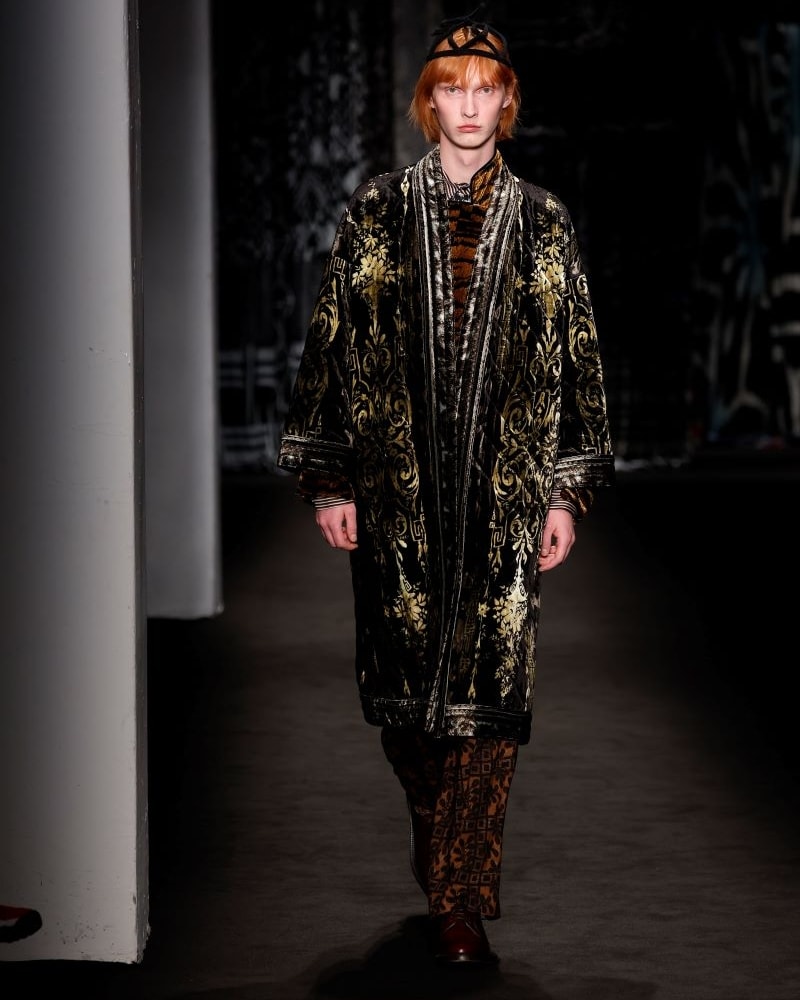 Un look Pierre-Louis Mascia fall-winter 2025/2026 (ph Francesc Ten/MFF)