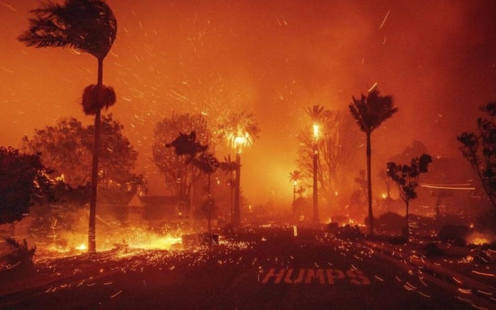Gli incendi a Los Angeles, per gli sfollati la beffa delle assicurazioni