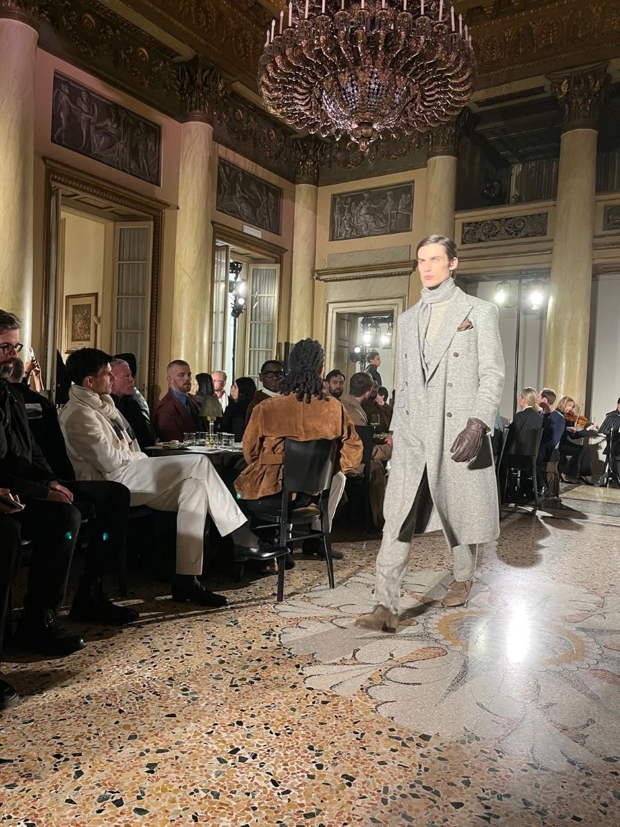 Un look autunno-inverno 2025/26 di Dunhill (ph Tommaso Palazzi)