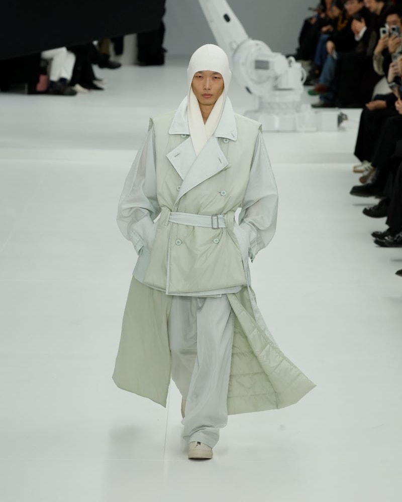 Issey Miyake svela eterei flying men
