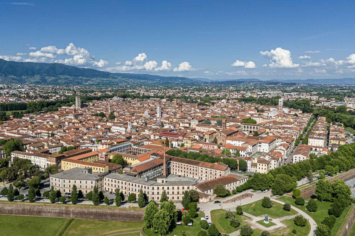 Real estate: in Lucchesia, in vendita una scenografica villa, buen retiro di Arrigo Benedetti