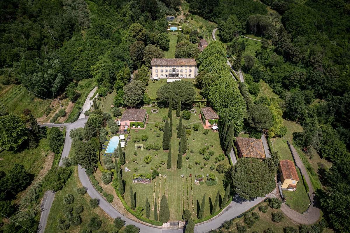 Real estate: in Lucchesia, in vendita una scenografica villa, buen retiro di Arrigo Benedetti
