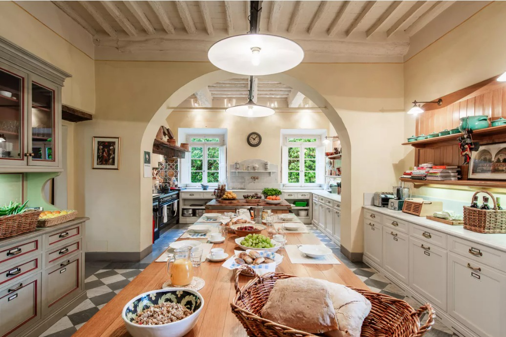 Real estate: in Lucchesia, in vendita una scenografica villa, buen retiro di Arrigo Benedetti