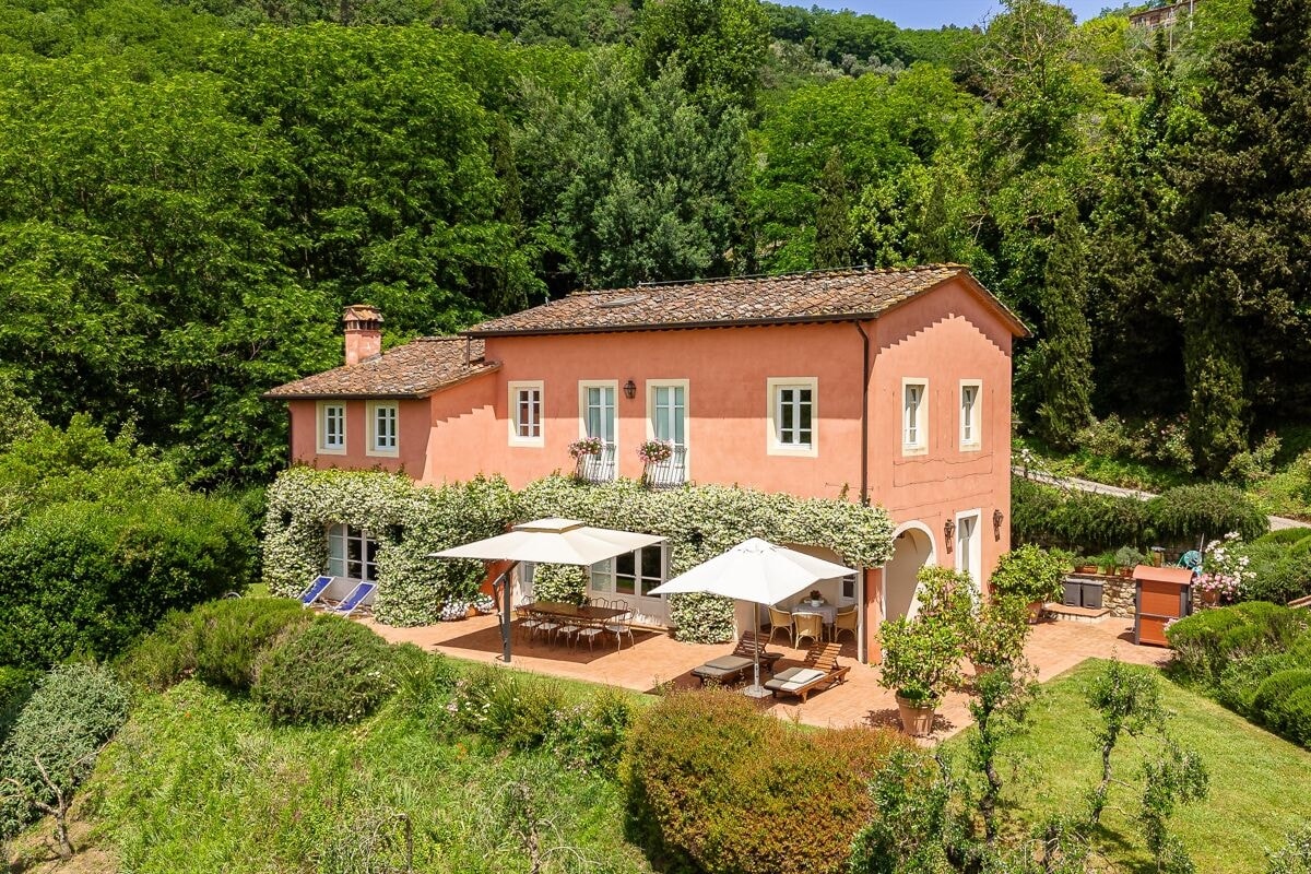 Real estate: in Lucchesia, in vendita una scenografica villa, buen retiro di Arrigo Benedetti