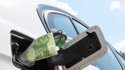 Carburanti, aumentano le accise sul diesel per finanziare il trasporto pubblico. Calano quelle sulla benzina