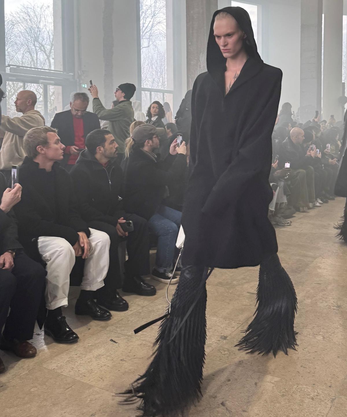 Un look Rick Owens fall-winter 2025/26 (ph. Stefano Roncato)