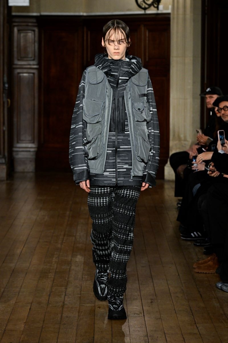 Un look White mountaineering fall-winter 2025/26 (courtesy White mountaineering)