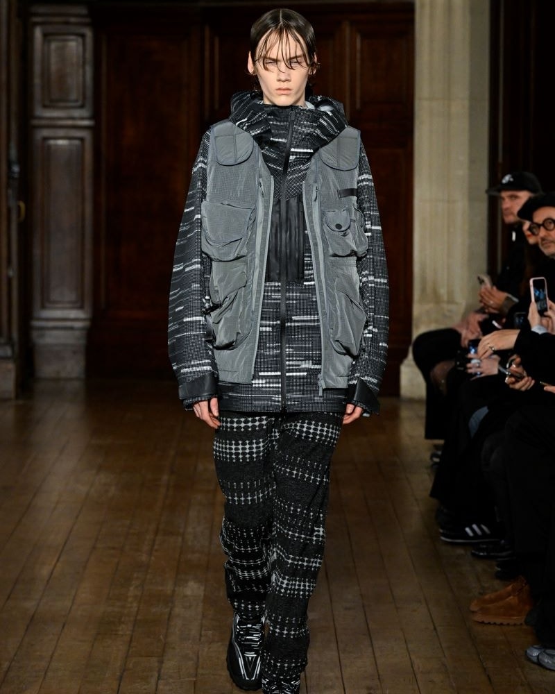 Un look White mountaineering fall-winter 2025/26 (courtesy White mountaineering)