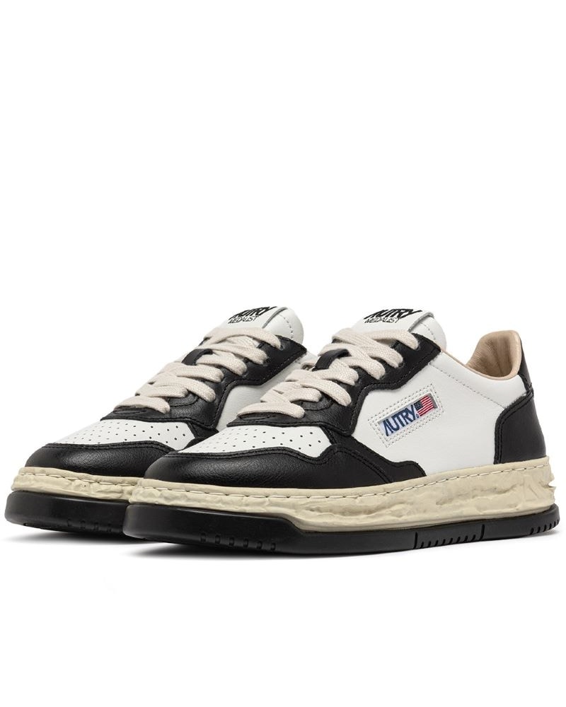 Le sneakers Autry x Maison Mihara Yasuhiro alla Paris fashion week (courtesy Autry)