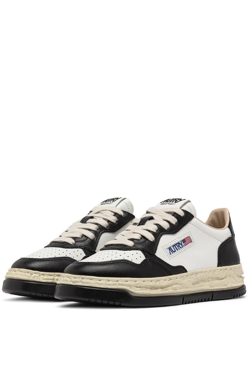 Le sneakers Autry x Maison Mihara Yasuhiro alla Paris fashion week (courtesy Autry)