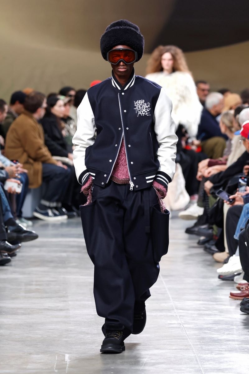 Un look Sacai f-w 2025/26 (ph Francesc Ten)
