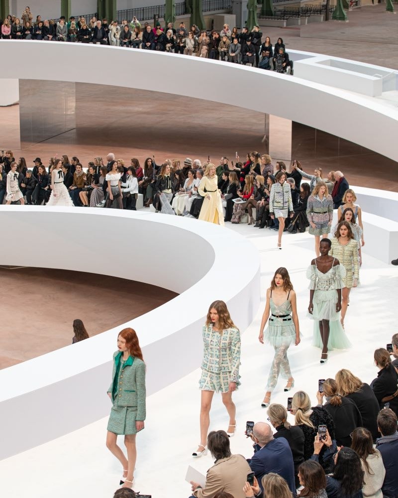 Un momento della sfilata haute couture spring-summer 2025 di Chanel al Grand palais (courtesy Chanel)