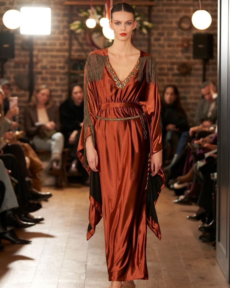 Un look Julie de Libran haute couture spring-summer 2025 (ph Francesc Ten/MFF)