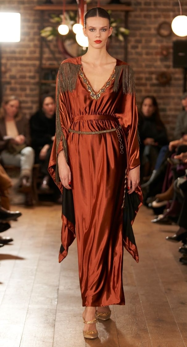 Un look Julie de Libran haute couture spring-summer 2025 (ph Francesc Ten/MFF)