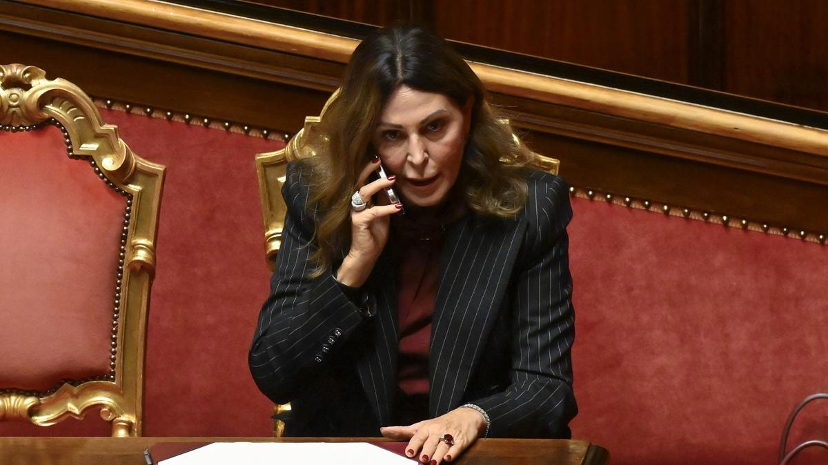 Caso Visibilia, il pg di Cassazione: il processo a Daniela Santanchè per truffa ai danni dell’Inps resti a Milano