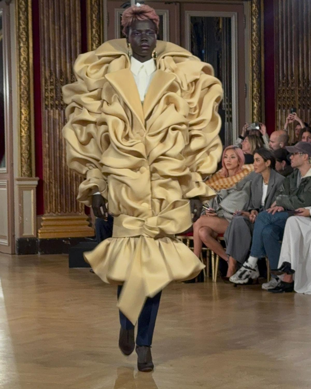 Un look Viktor & Rolf haute couture spring-summer 2025 (ph Donato D'Aprile)