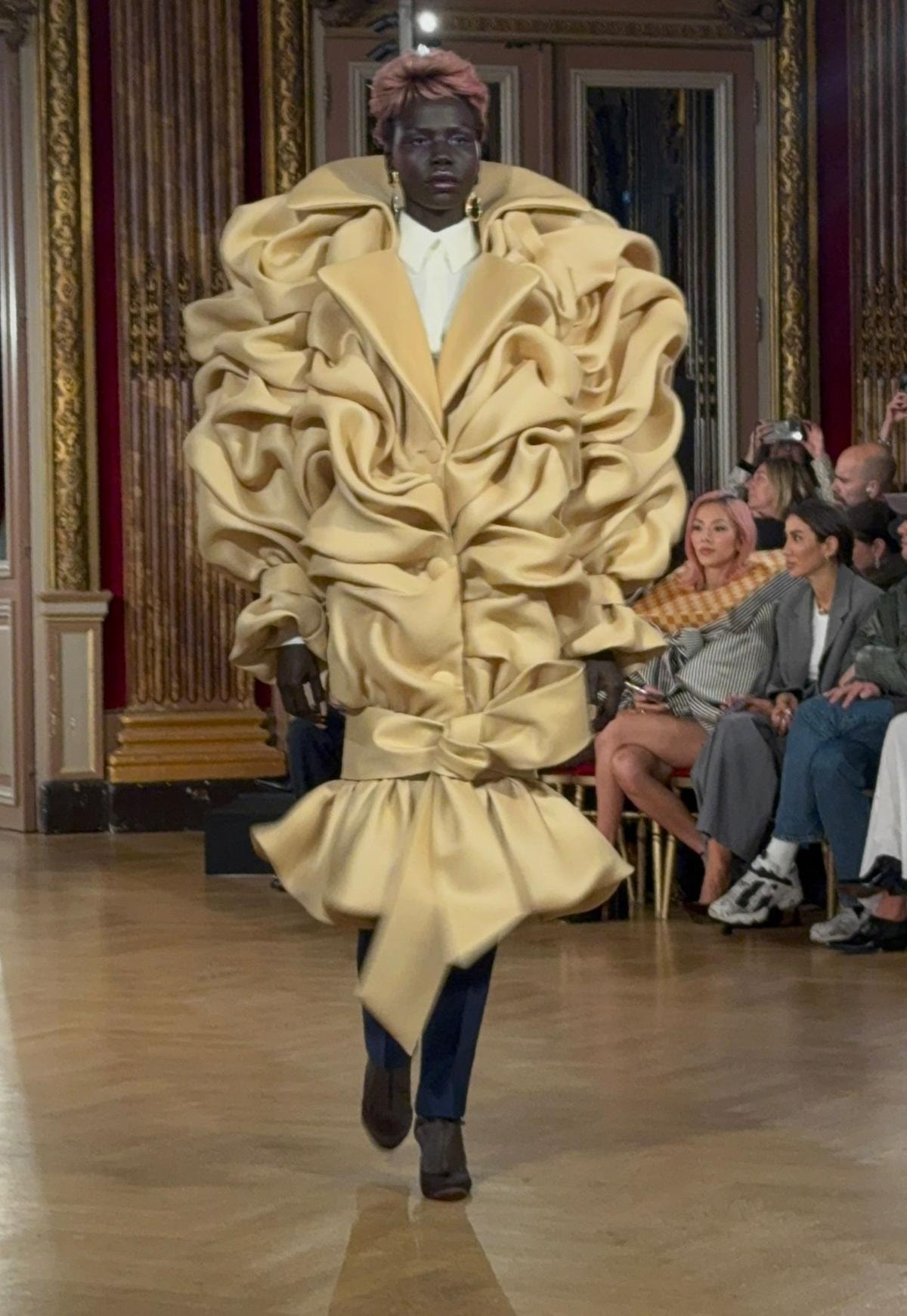 Un look Viktor & Rolf haute couture spring-summer 2025 (ph Donato D'Aprile)
