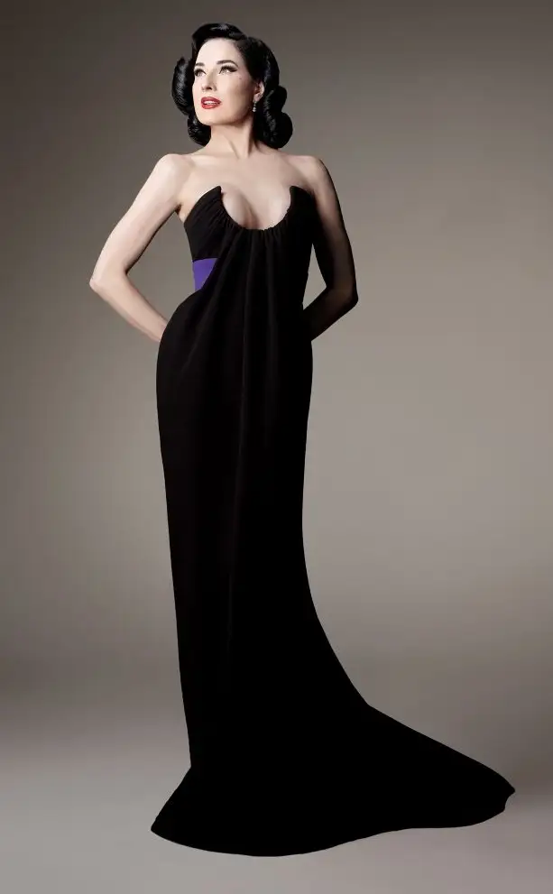 Dita Von Teese con un look spring-summer 2025 di Alexis Mabille (courtesy Alexis Mabille)