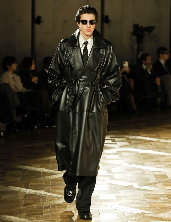 Un look dello show menswear di Saint Laurent (ph Francesc Ten)