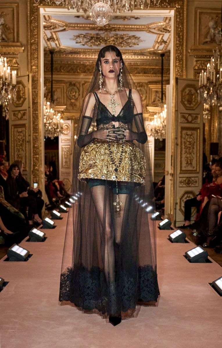 Un look Dolce&Gabbana alta moda (ph Luca Stefanon, courtesy Dolce&Gabbana)