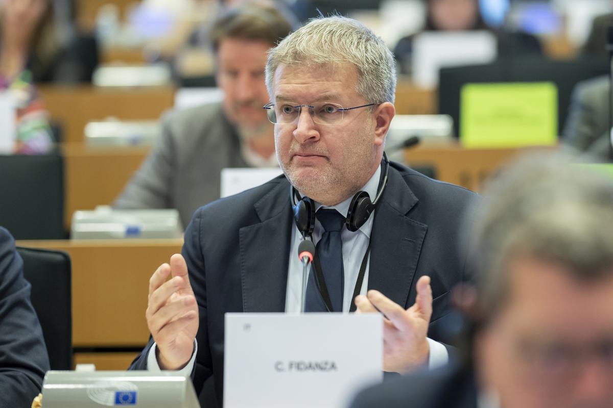 Carlo Fidanza: Ue in ritardo sull’auto, via subito le sanzioni e rivedere gli obiettivi, anche il 2035