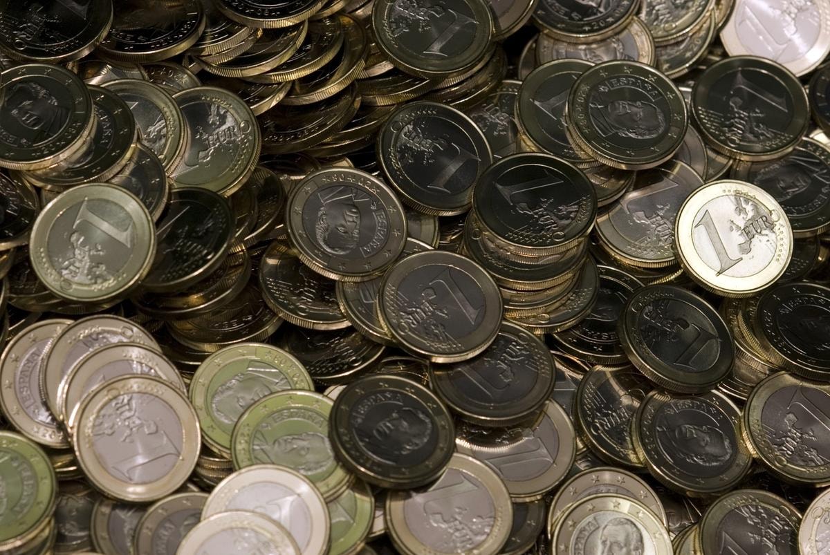 CONIAZIONE 

PROCESSO DI FABBRICAZIONE DI MONETE METALLICHE

MONETA

CONIATURA

UN UNO 1 EURO