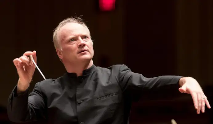 Gianandrea Noseda Direttore ritratto sul podio da Tony Hitchcock.