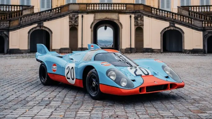 Porsche 962. L’auto da corsa con pedigree perché ha vinto più gare nella storia delle competizioni di categoria, tra cui la 24 Ore di Le Mans.