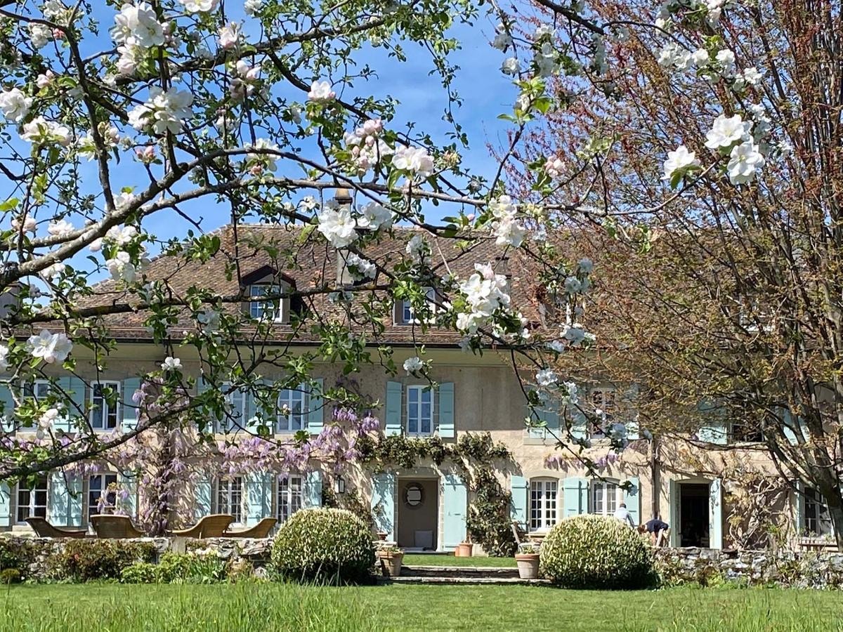 La Paisible, la villa svizzera di Audrey Hepburn, è in vendita per circa 20 milioni di euro