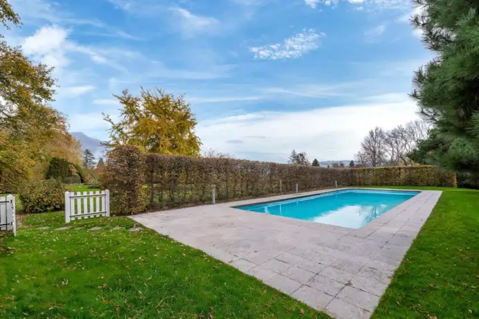 La Paisible, la villa svizzera di Audrey Hepburn, è in vendita per circa 20 milioni di euro