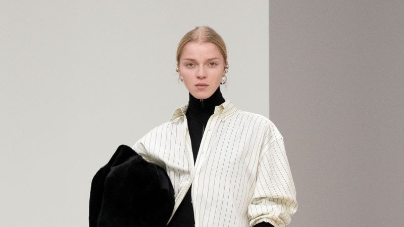 Un look Brandon Maxwell fall-winter 2025/26 (ph Francesc Ten/MFF)