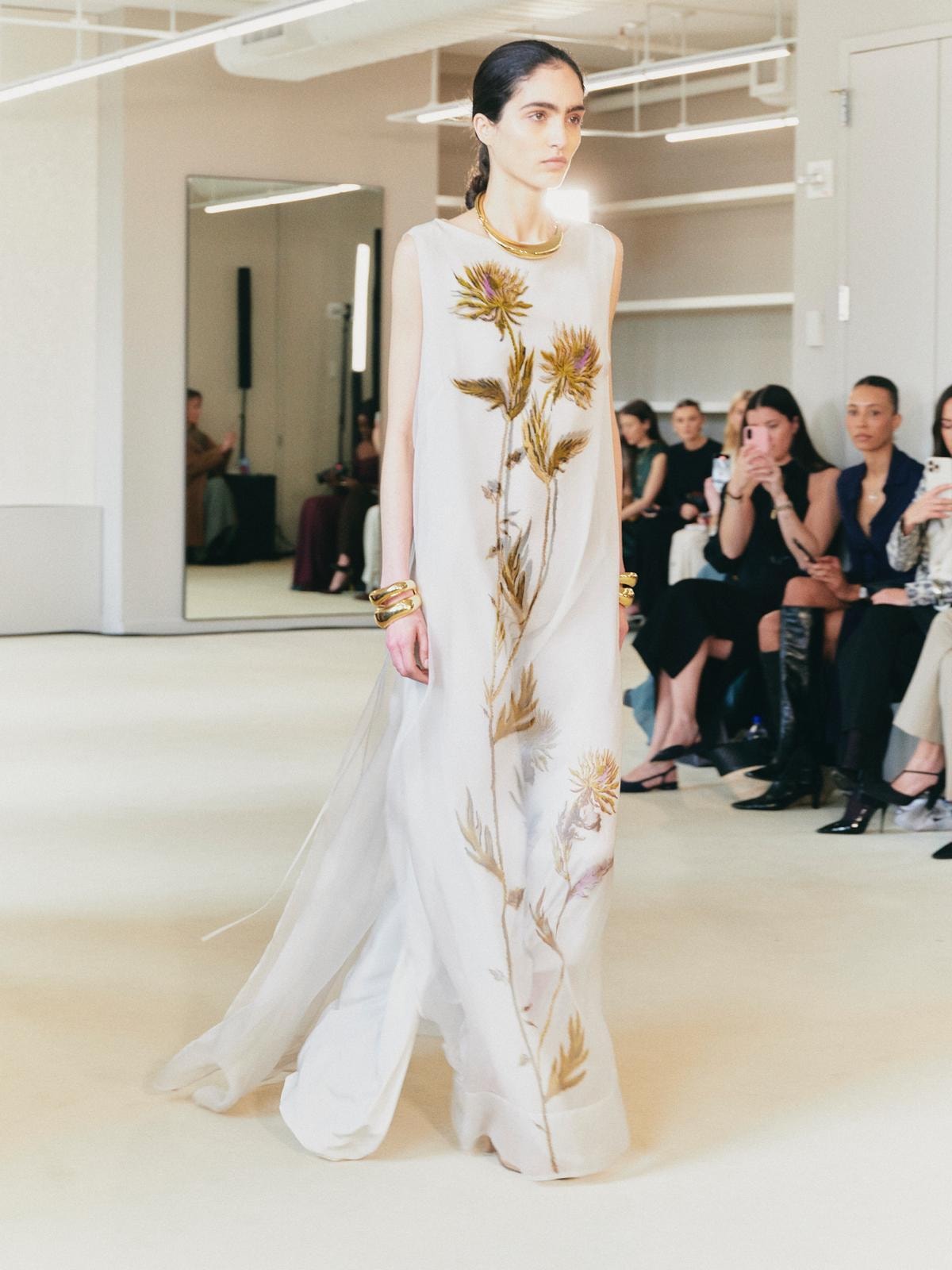 Un look Altuzarra fall-winter 2025/26 (courtesy Altuzarra)