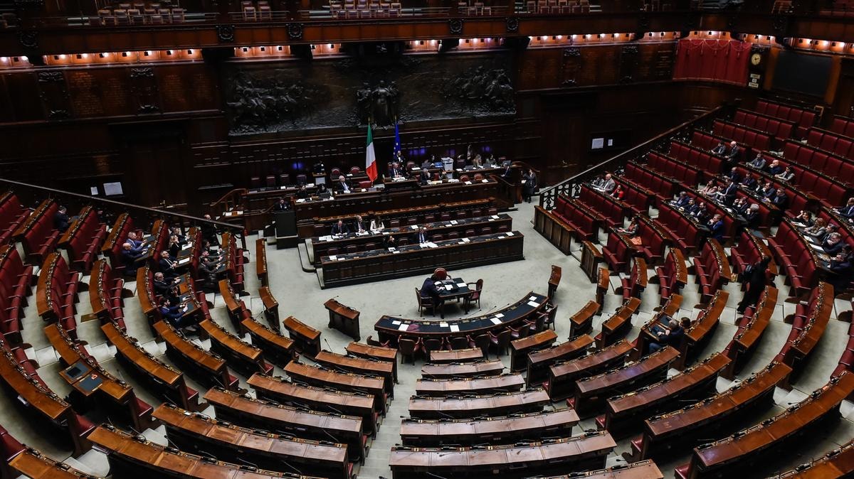 Daniela Santanchè, la discussione sulla mozione di sfiducia dopo il caso Visibilia in un’aula semi-deserta