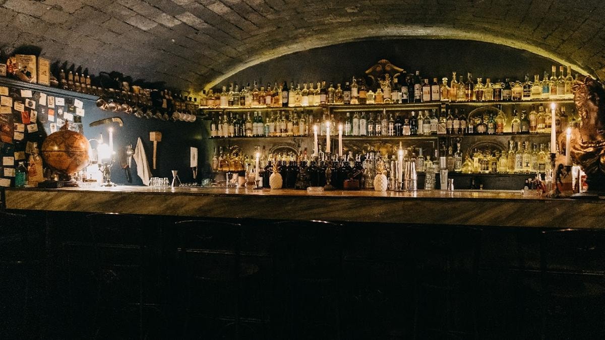 Parola d’ordine: speakeasy. I 15 migliori locali nascosti da scoprire