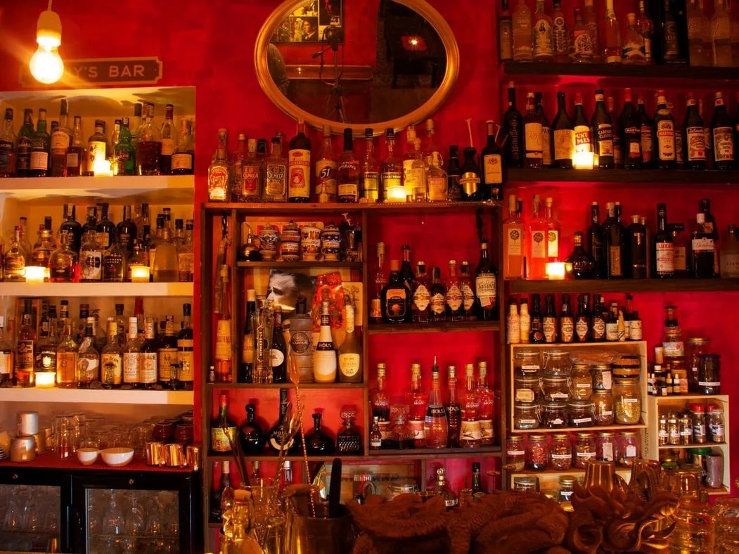 Parola d’ordine: speakeasy. I 15 migliori locali nascosti da scoprire