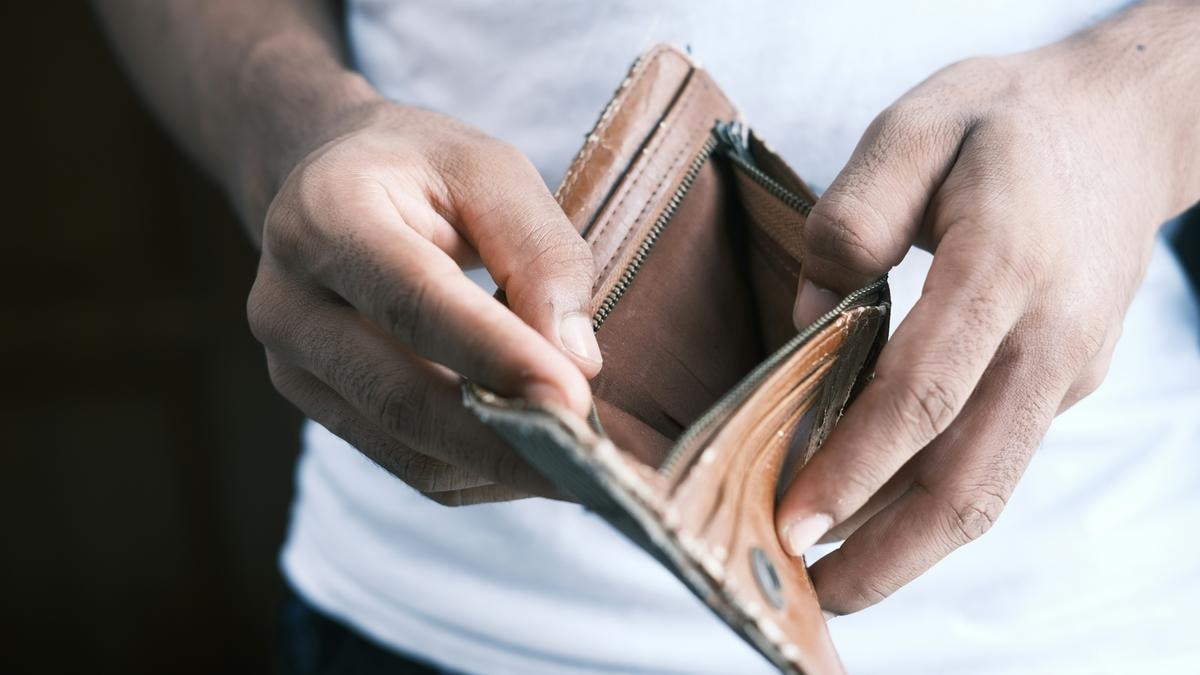 Sovrindebitamento bancario, in Italia casi in continua crescita: chi è più a rischio e come farsi aiutare