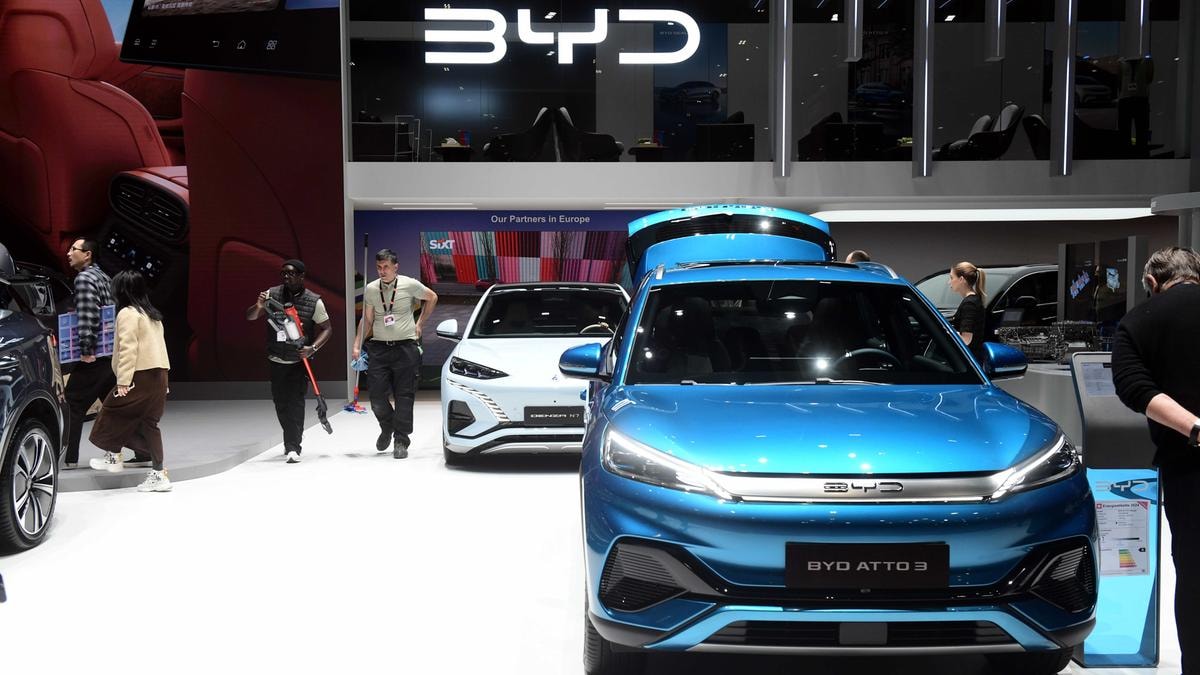 La cinese Byd adotta l’AI di DeepSeek e lancia la sfida sui prezzi: guida autonoma per tutti anche su auto economiche