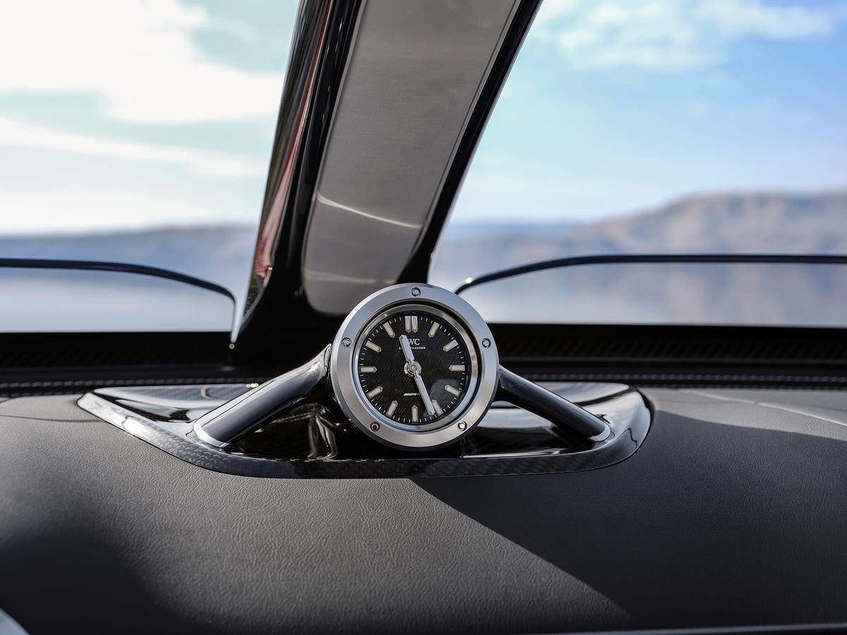 2024 / Concept Mercedes-AMG PureSpeed / Exterieurfarbe Le Mans Rot & graphitgrau Metallic;(Energieverbrauch kombiniert: 13,7 l/100 km | CO2-Emissionen kombiniert: 312 g/km | CO2-Klasse: G)*

2024 / Concept Mercedes-AMG PureSpeed / exterieur color Le Mans red & graphitgrey metallic;(Combined energy consumption: 13.7 l/100 km | combined CO2 emissions: 312 g/km | CO2 class: G)*