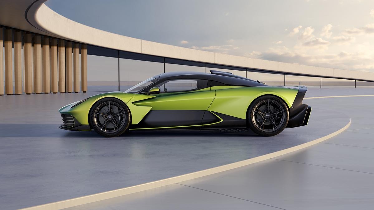 Aston Martin Valhalla vs Lamborghini Temerario vs Mercedes PureSpeed: le tre supercar del momento a confronto