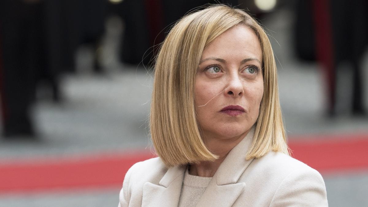 Lavoro, Giorgia Meloni: dobbiamo governare lo sviluppo dell’AI per evitare impatti devastanti. Siamo già in ritardo