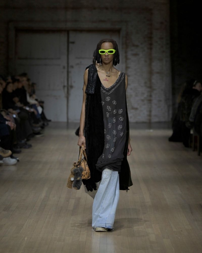 Un look Coach fall-winter 2025/26 (ph Francesc Ten/MFF)