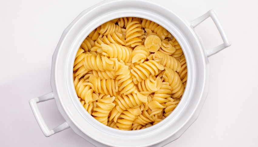 In bianco, con fagioli o con patate: le paste povere diventano gourmet sotto le mani di grandi chef