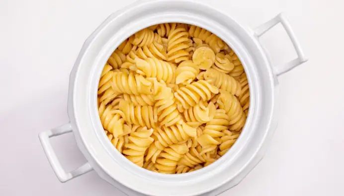 In bianco, con fagioli o con patate: le paste povere diventano gourmet sotto le mani di grandi chef