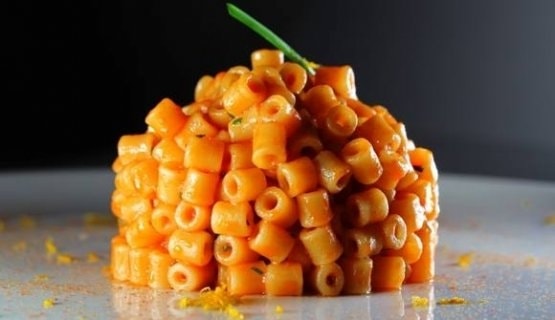 In bianco, con fagioli o con patate: le paste povere diventano gourmet sotto le mani di grandi chef