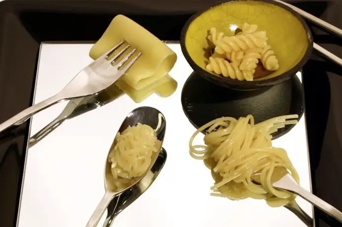 In bianco, con fagioli o con patate: le paste povere diventano gourmet sotto le mani di grandi chef