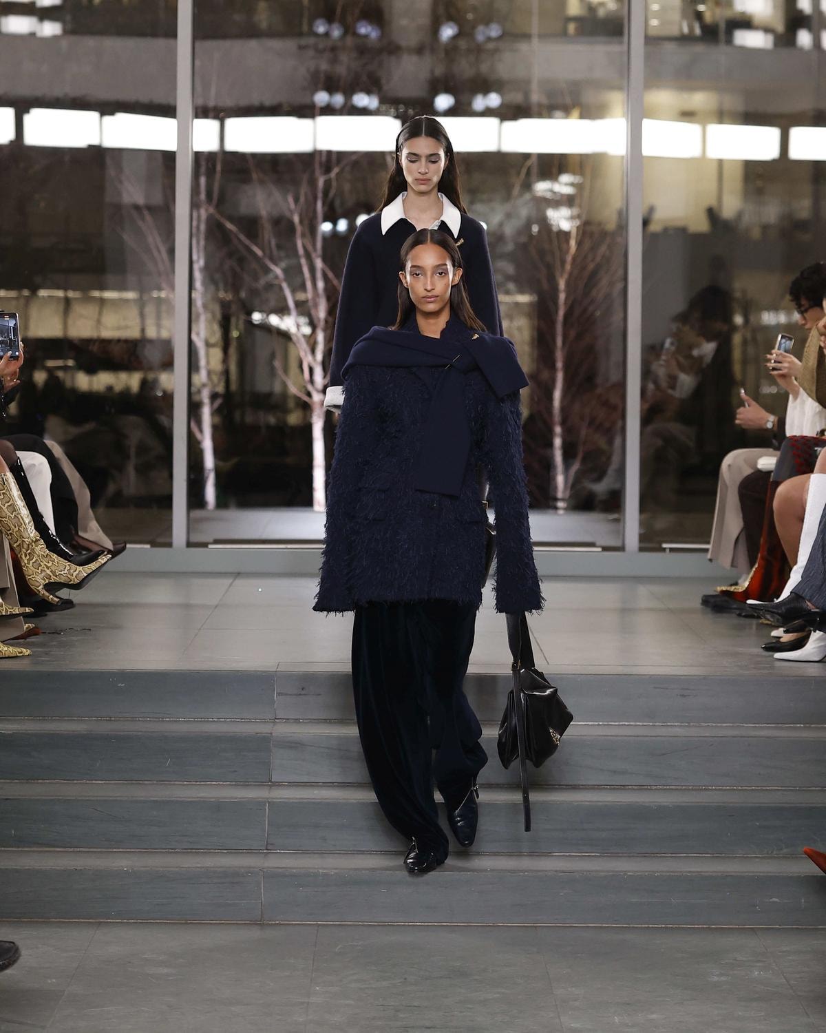 Il finale della sfilata Tory Burch fall-winter 2025/26 (ph Francesc Ten/MFF)
