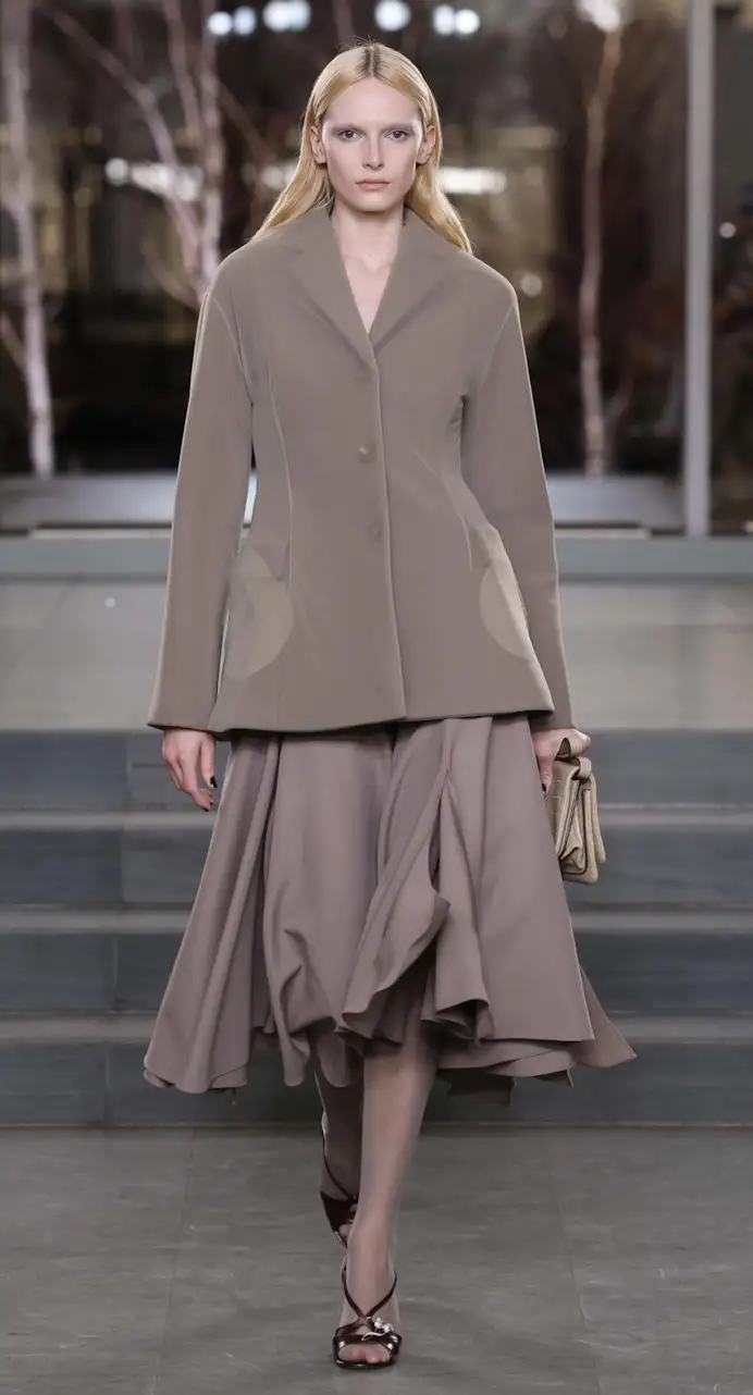 Una proposta Tory Burch fall-winter 2025/26 (ph Francesc Ten/MFF)